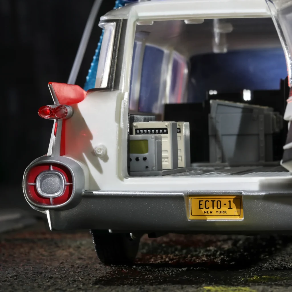 Ghostbusters Plasma Series Ecto-1 Rear Details