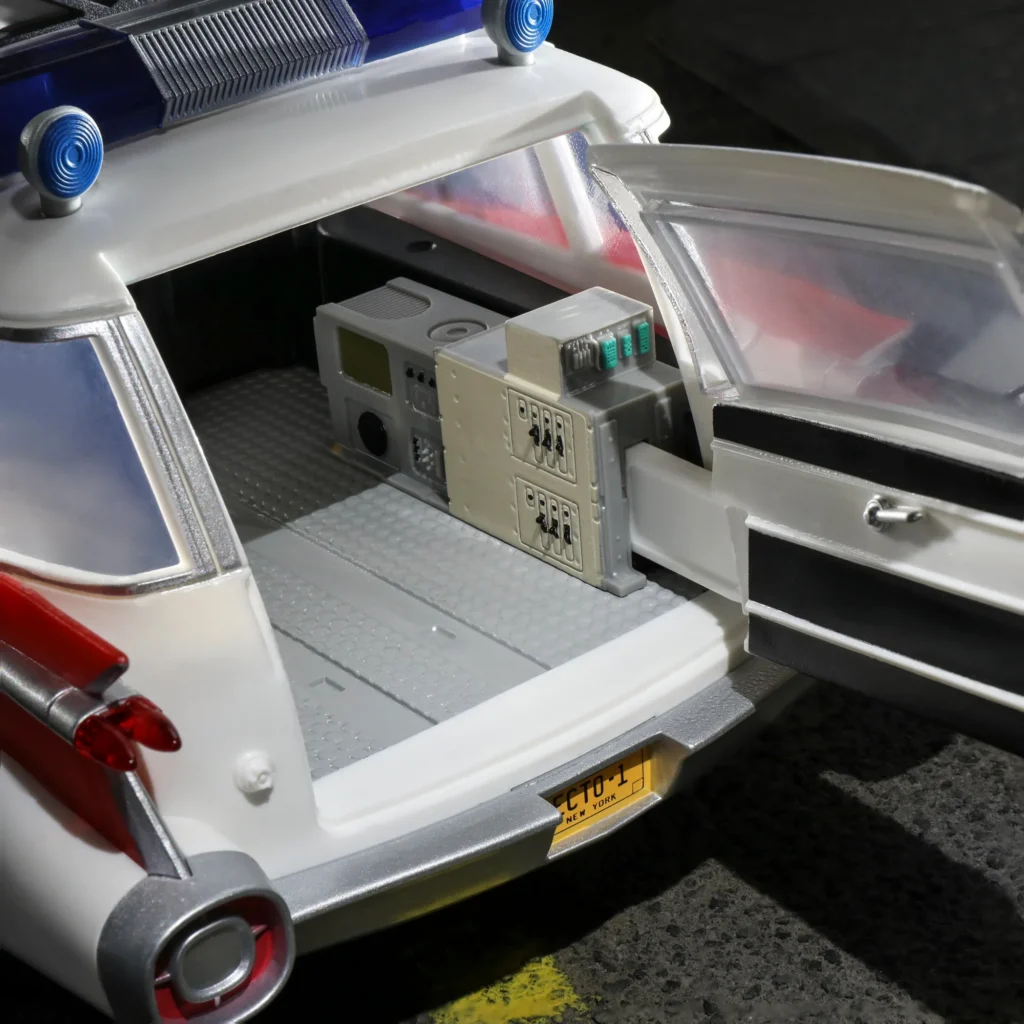 Ghostbusters Plasma Series Ecto-1 Rear Compartment