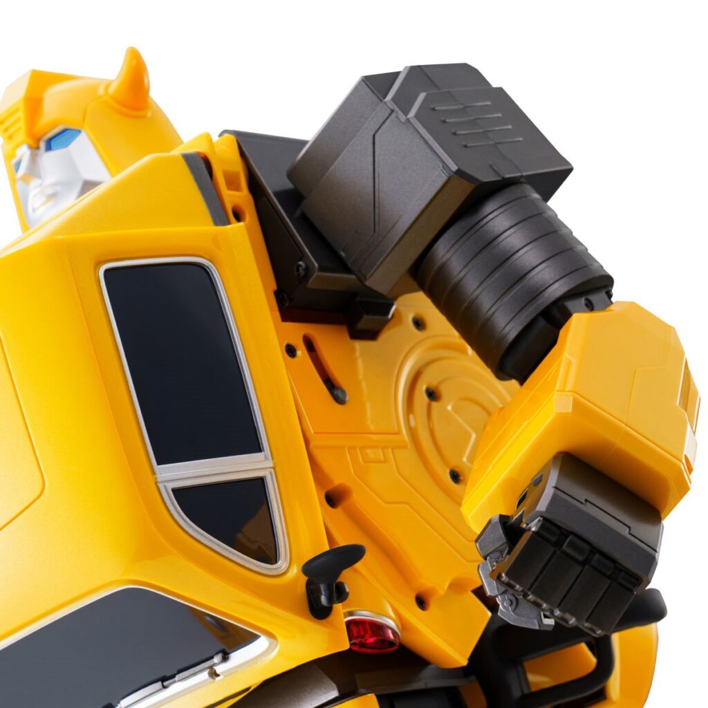 Transformers G1 Bumblebee Flagship Auto-Converting Robot