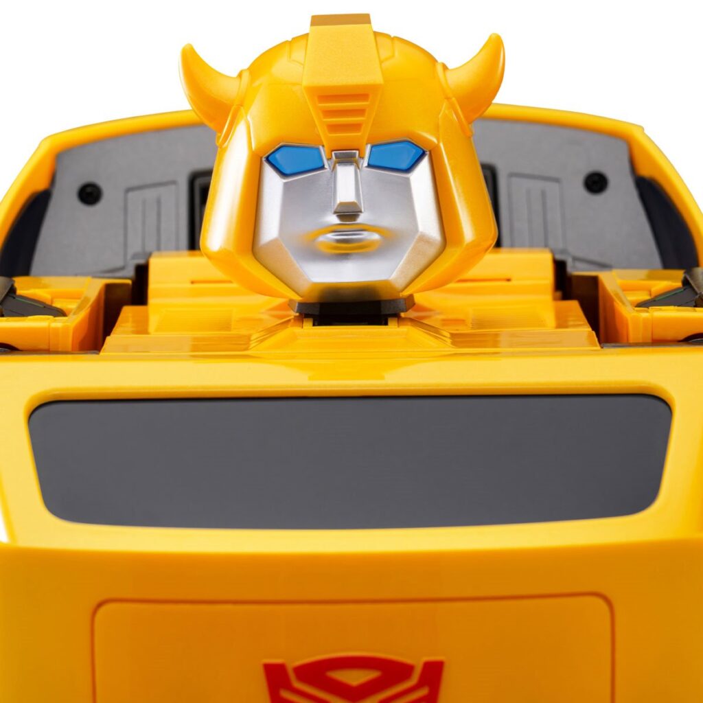 Transformers G1 Bumblebee Flagship Auto-Converting Robot