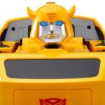 Transformers G1 Bumblebee Flagship Auto-Converting Robot